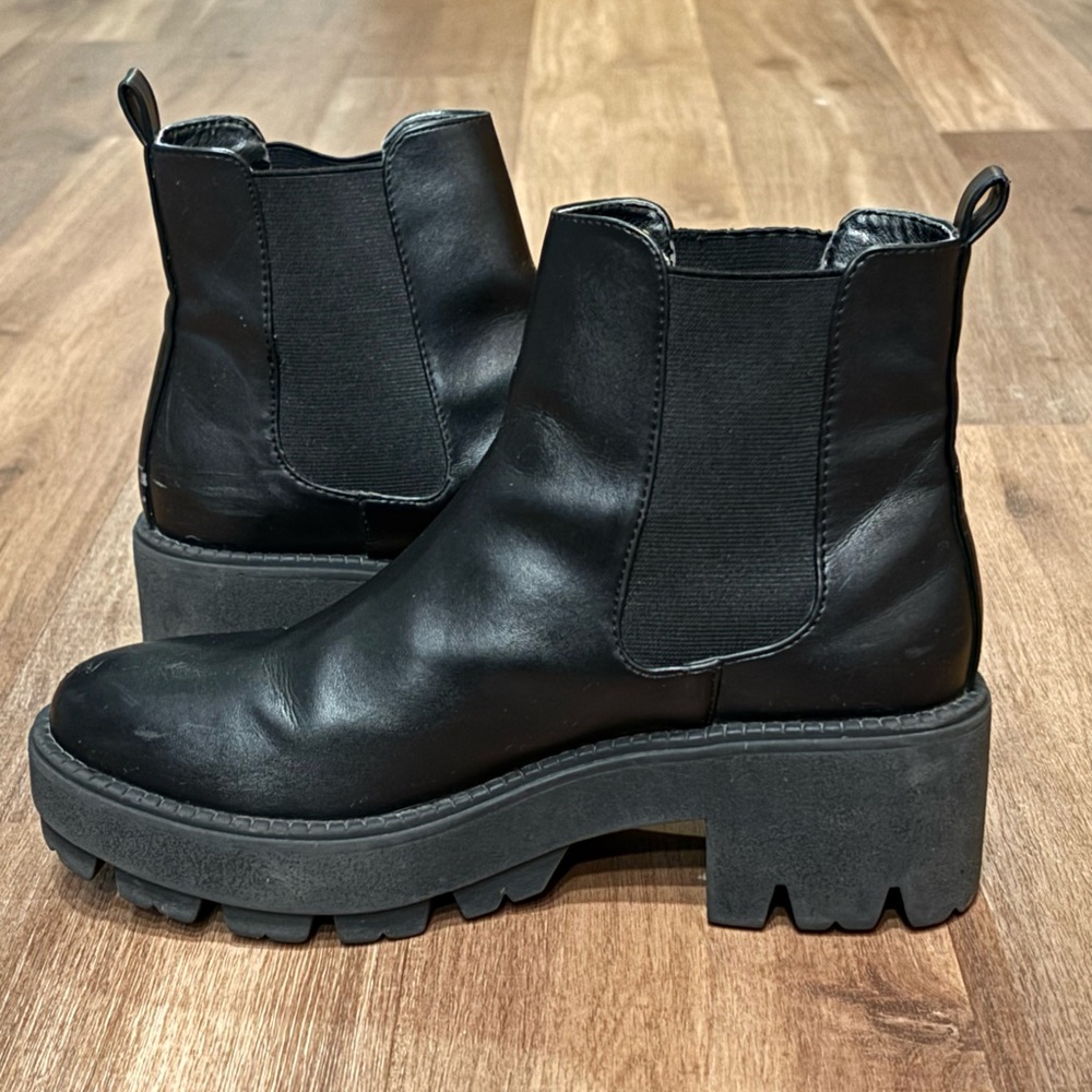 Urban Outfitters Black Lugged Chelsea Boot